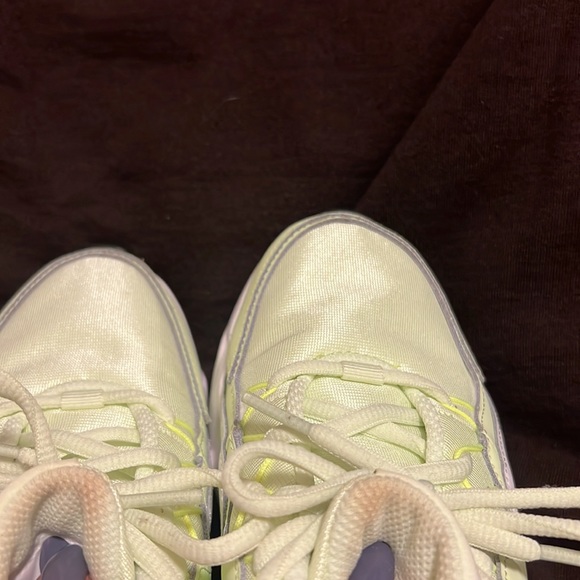 Nike RYZ 365 Barely Volt - Picture 6 of 6